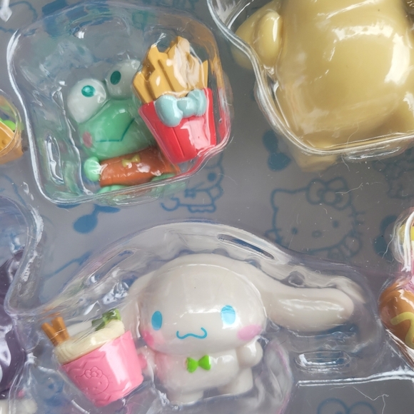 Salty Snacks Hello Kitty and Friends 6 Figurine Set - Brand New Collectors - Picture 9 of 10